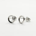 Detailansicht: Geometrische Kreis-Ohrstecker aus 925 Silber rhodiniert mit Schraubverschluss