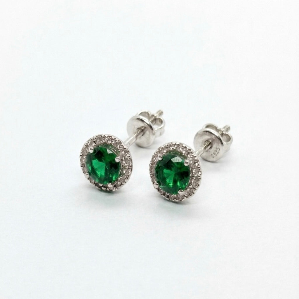 Handgefertigte 925 Silber Halo-Ohrstecker rhodiniert mit grünem Zirkonia und Schraubverschluss.