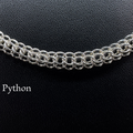 Handgefertigte Silberkette Modell „Python“ aus glänzendem 925er Silber mit einem Karabinerverschluss aus 925er Silber.
