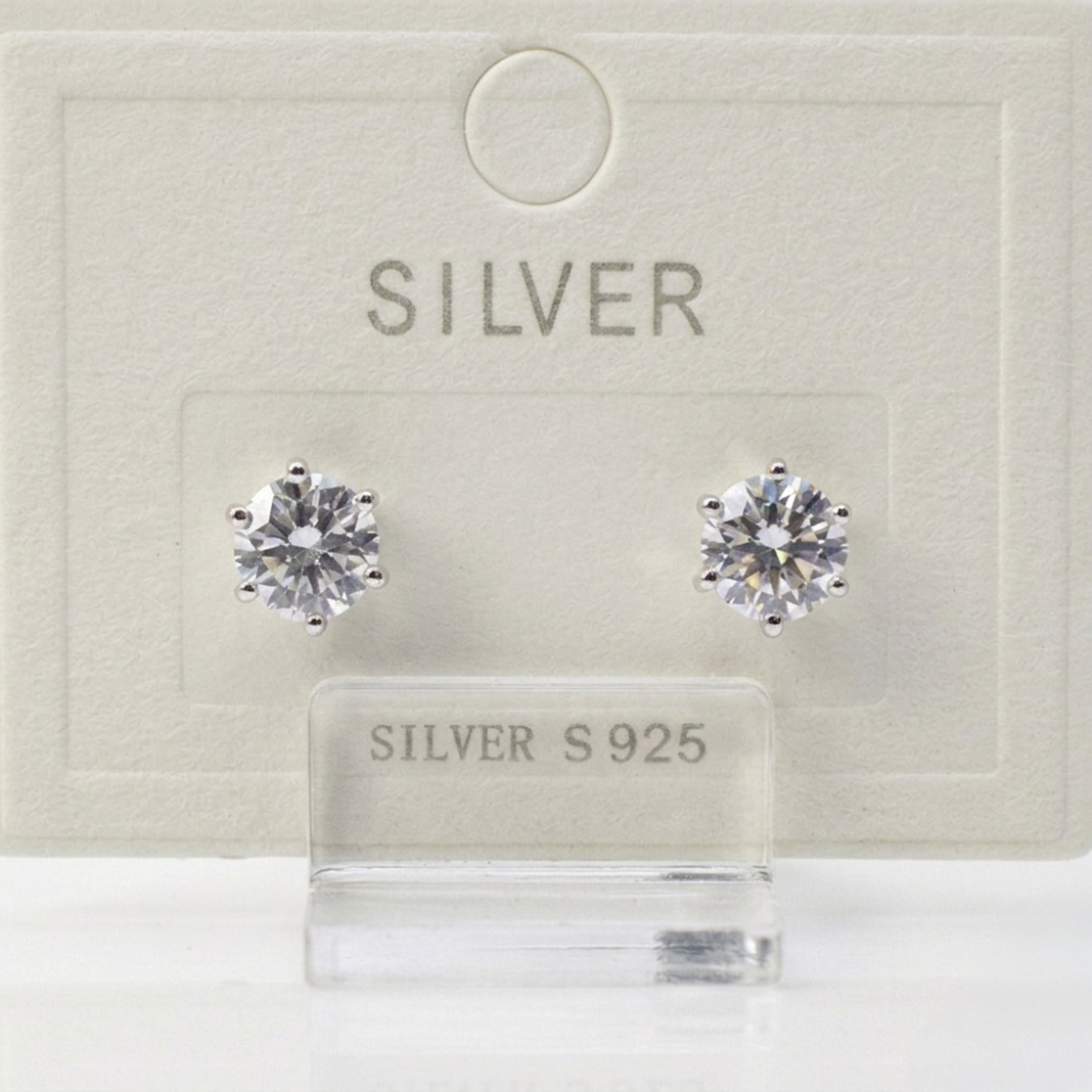 Handgefertigte 925 Silber-Ohrstecker mit funkelndem 5mm Zirkonia und sicherem Schraubverschluss.